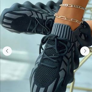 Lace Up Knit Breathabke Sneakers 7.5